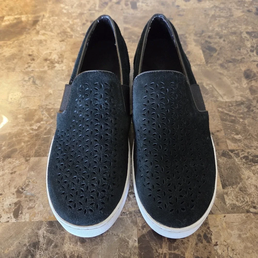 Vionic Women's black Perforated Suede Slip On Comfort Kani Sneakers Shoes Sz 8